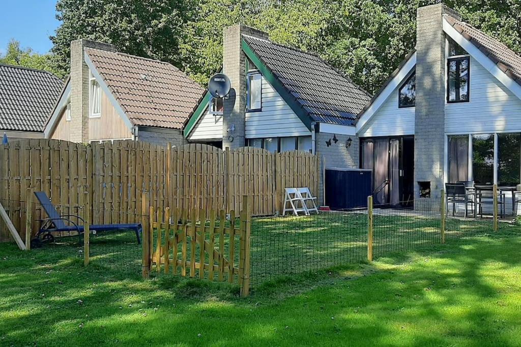 Geschakelde Recreatiewoning Met Omheinde Tuin Vila Posterholt Exterior foto